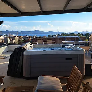 Bruno - Luxury Penthouse With Jacuzzi Zadar